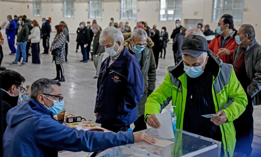 Εκλογές ΚΙΝΑΛ: Υπεραιωνόβιος ψηφοφόρος - Στα 101 του χρόνια ψήφισε και είπε στην κάμερα το αγαπημένο του σύνθημα